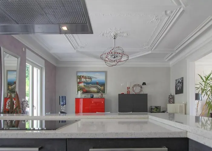 Alba Avec Piscine Et Vila *