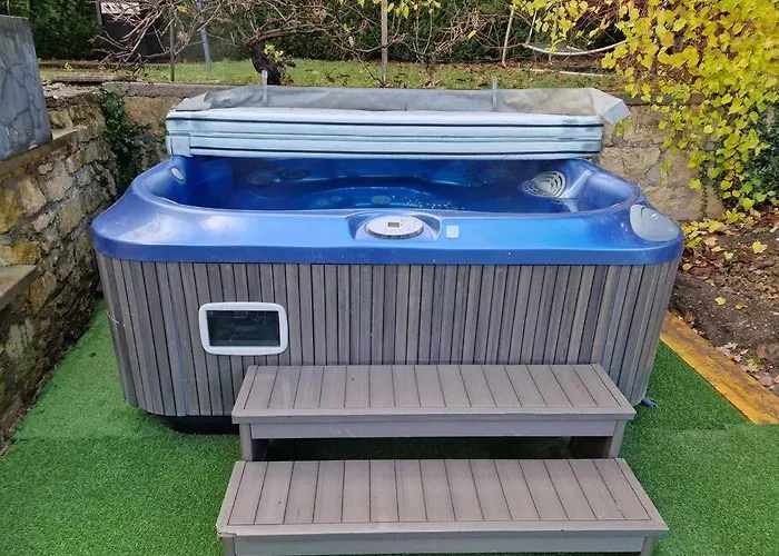 Alba Avec Piscine Et Vila *